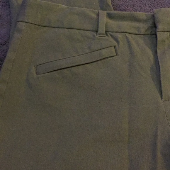 10P Skinny Ankle Gap Army Green crop pants - Picture 3 of 8